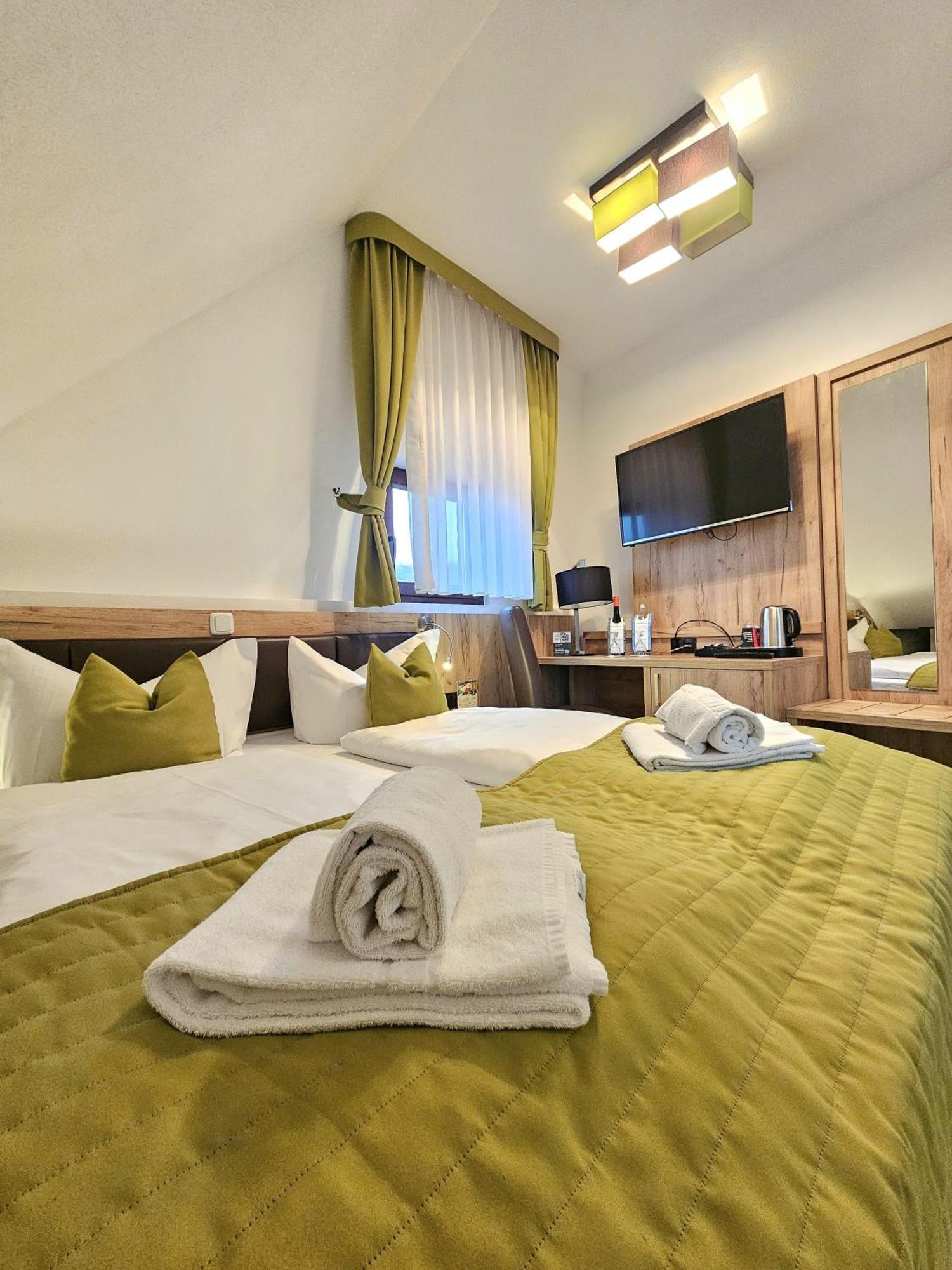 Weinhotel Des Riesling Zum Gruenen Kranz Ruedesheim am Rhein Room photo