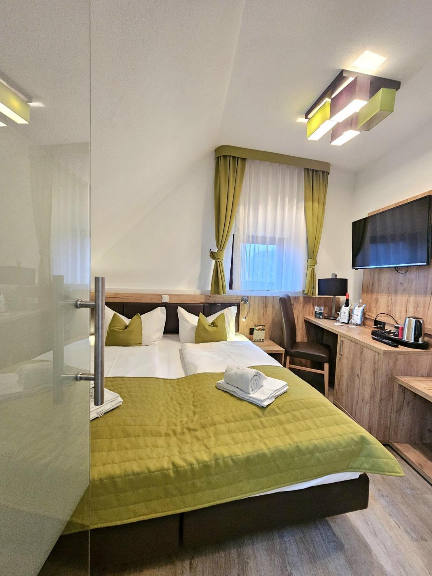 Weinhotel Des Riesling Zum Gruenen Kranz Ruedesheim am Rhein Room photo