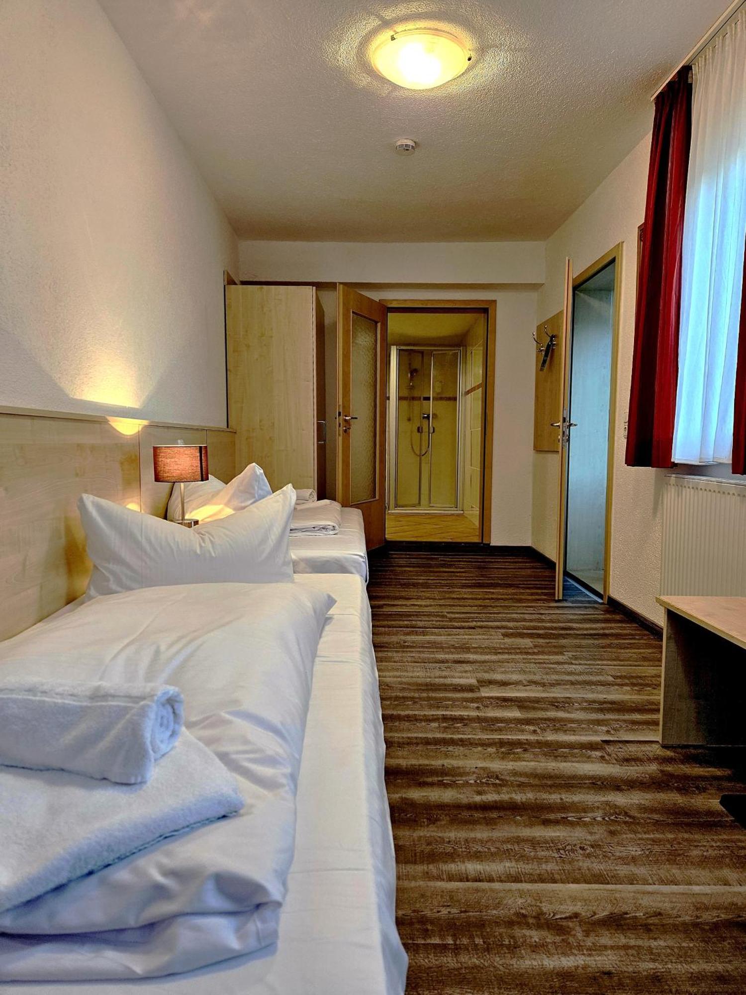 Weinhotel Des Riesling Zum Gruenen Kranz Ruedesheim am Rhein Room photo