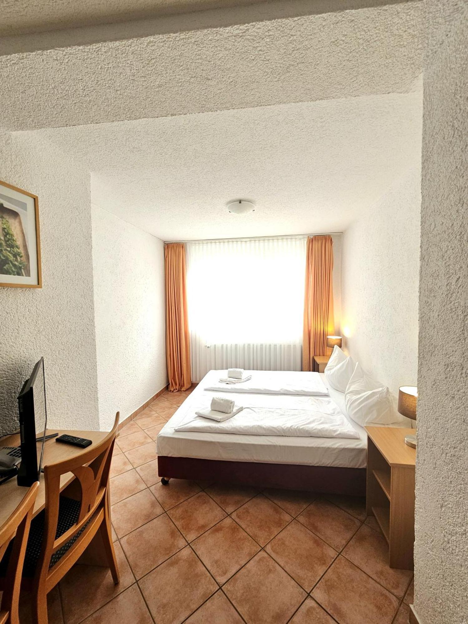 Weinhotel Des Riesling Zum Gruenen Kranz Ruedesheim am Rhein Room photo